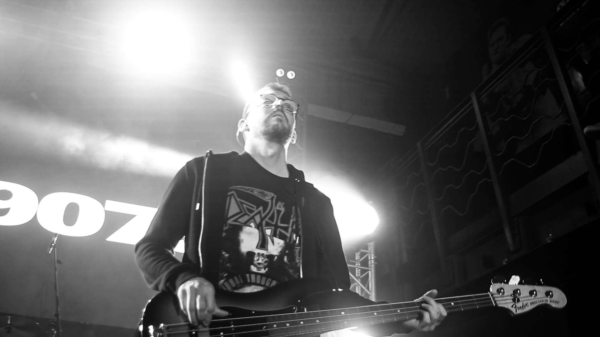 The 9075 bassist on stage